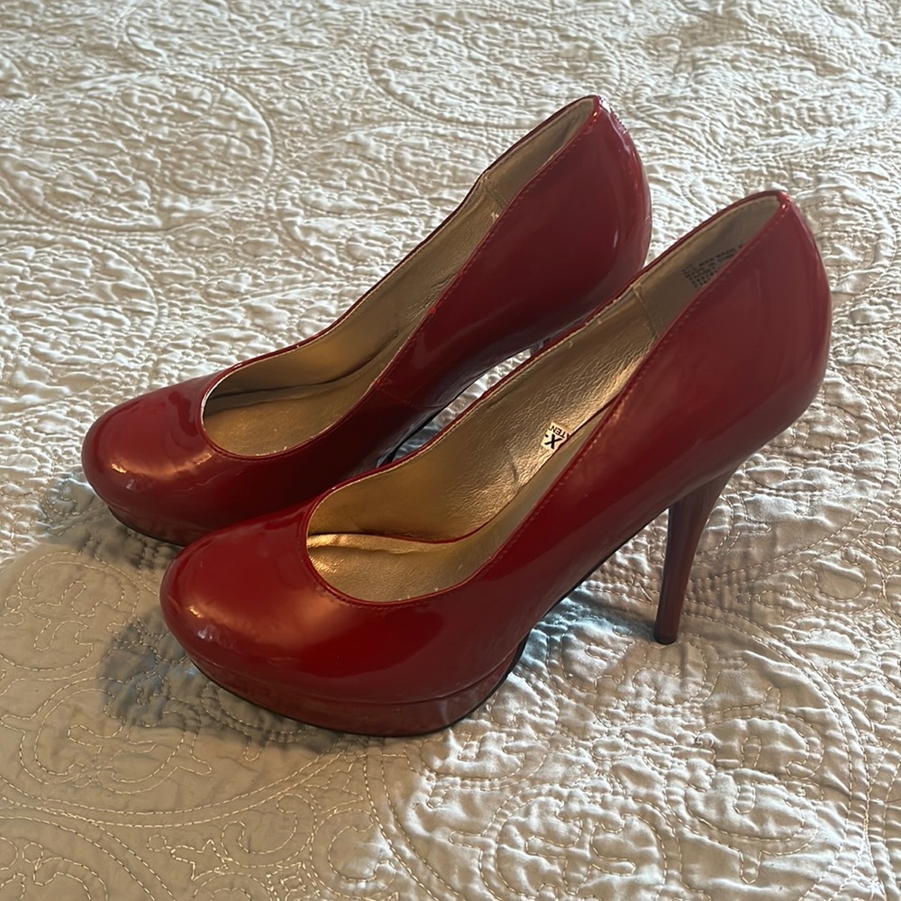 Mossimo platform patent leather stilettos. Size 10